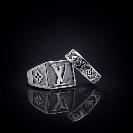 Louis Vuitton v2 Ring